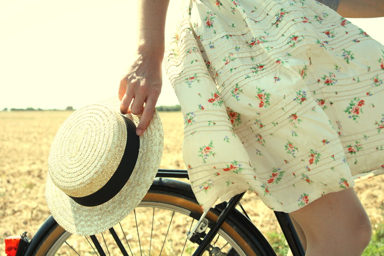 Девушка без трусиков на велосипеде 16 фото эротики