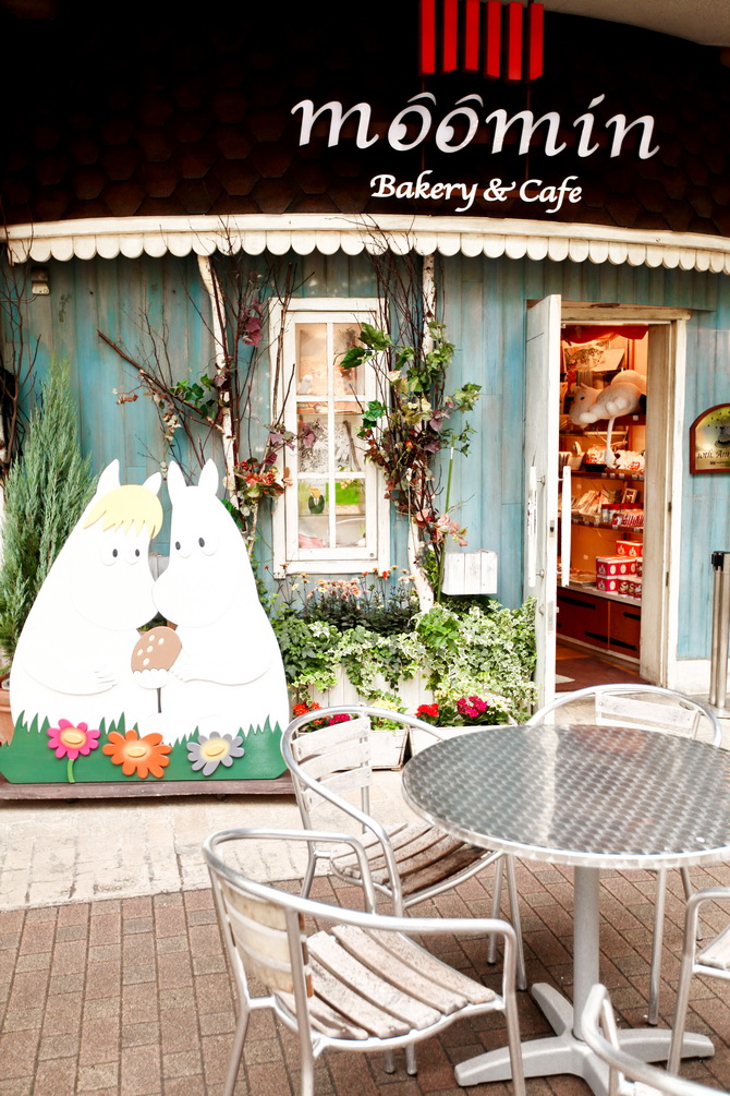 The Cherry Blossom Girl - Moomin cafÃ© Tokyo 02