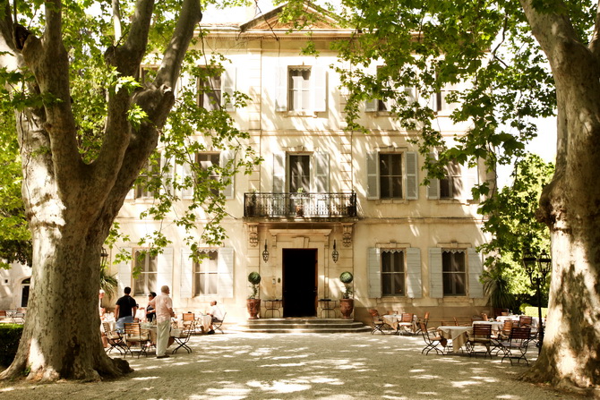 The Cherry Blossom Girl - ChÃ¢teau des Alpilles 16