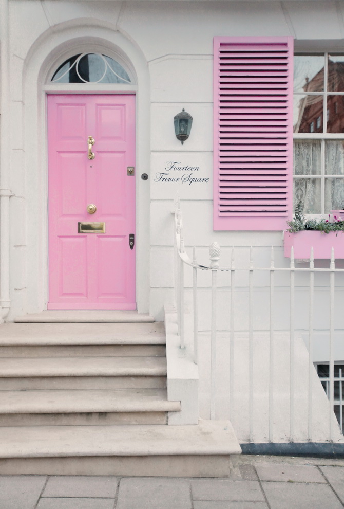 the-cherry-blossom-girl-london-pink-door-11