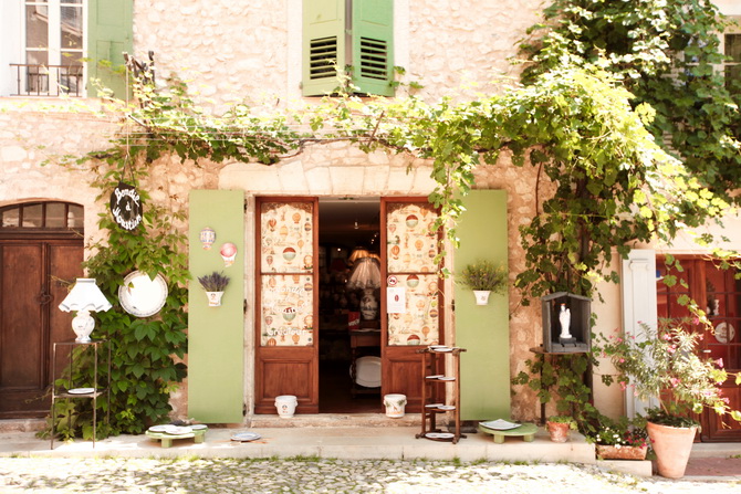 The Cherry Blossom Girl - Moustiers Sainte Marie 06