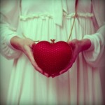 topshop-heart-clutch-520x534